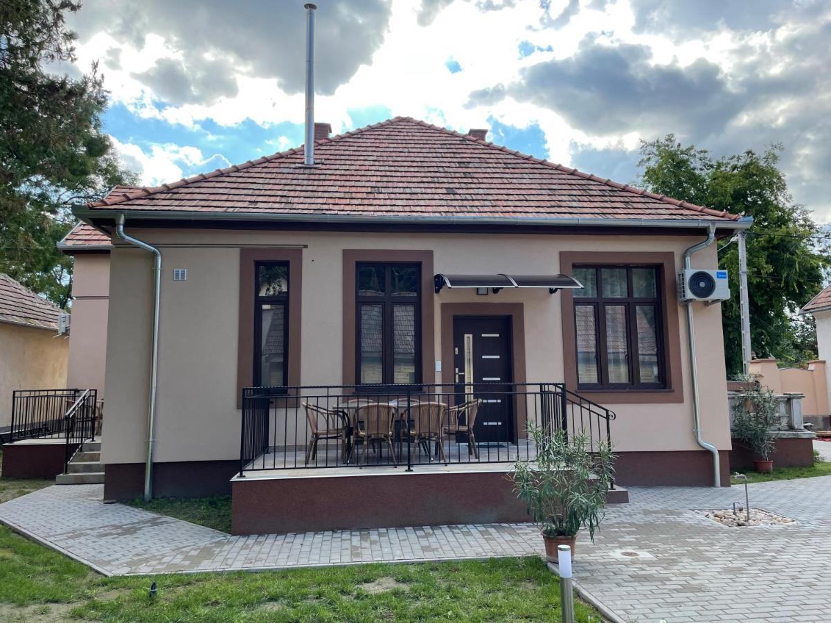 Kovacs Apartmanhaz Kiskunhalas Ngoại thất bức ảnh