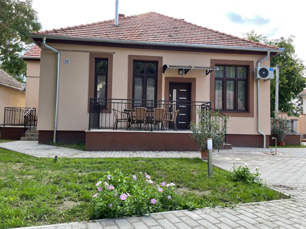 Kovacs Apartmanhaz Kiskunhalas Ngoại thất bức ảnh